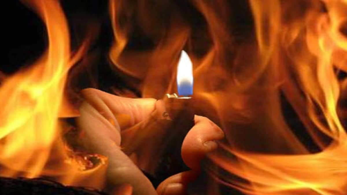 طالبة تنهي حياتها حرقًا بالكيروسين