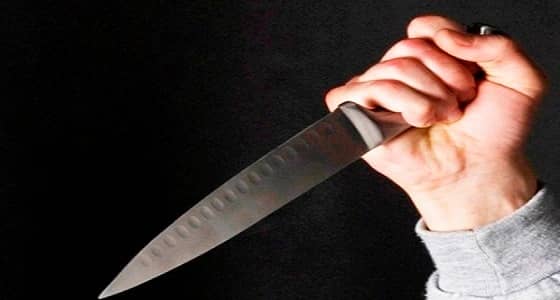 بالصورة..عشرينية تقطع رأس والدتها وتتركه أمام منزل الجيران!