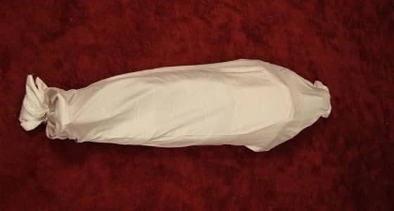 ضبط امرأة مارست الزنا مع رجل عامين وتركته يقتل طفلها ركلًا بالأقدام