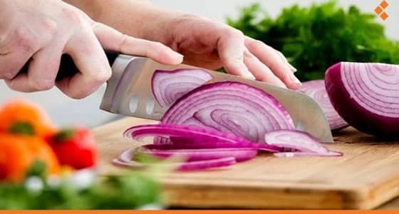 يقي من السرطان .. فوائد مذهلة للبصل حين تتناوله صباحا