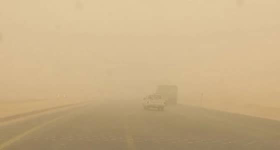 أمن الطرق يناشد أهالي الجوف بالحذر وتهدئة السرعة بسبب الغبار