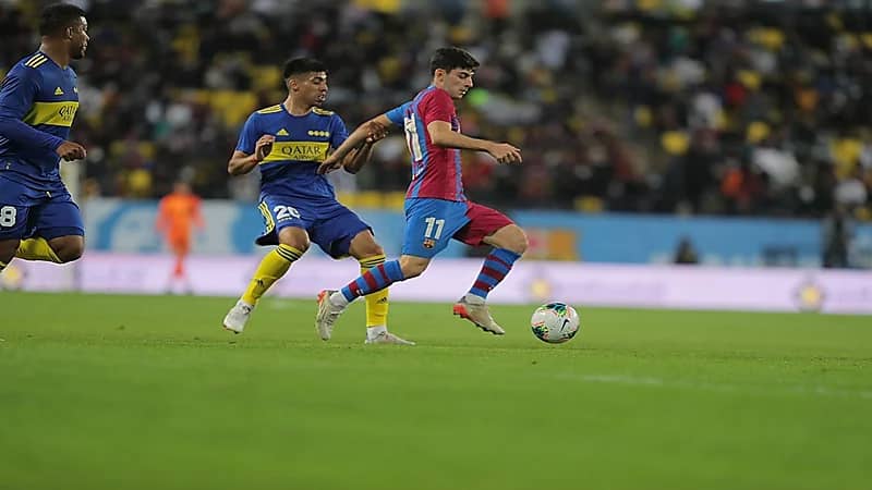 بالصور.. بوكاجونيورز يتوج بكأس مارادونا بعد فوزه على برشلونة