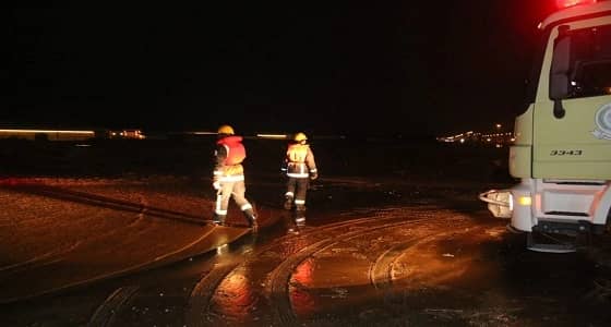 إنقاذ شخصين احتجزا داخل السيول بالعاصمة المقدسة