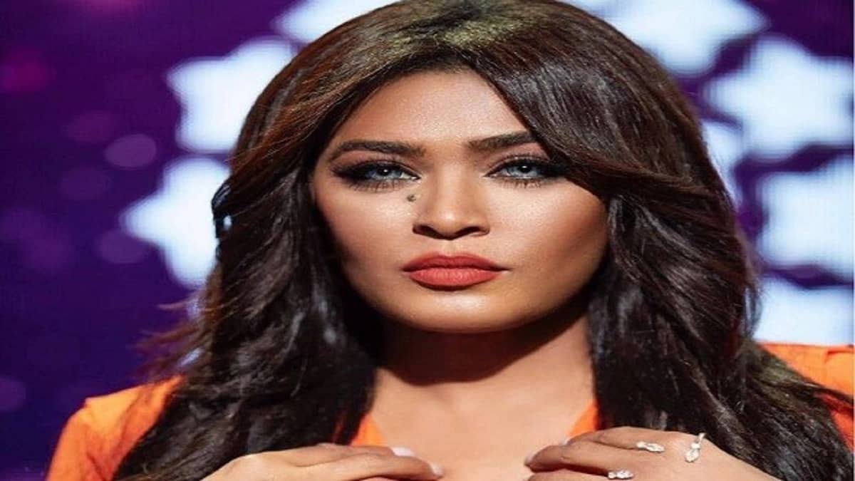 وعد ترد على منتقدة لها: روحي اطربي الملائكة بصوتك أحسن من فلسفتك علينا !