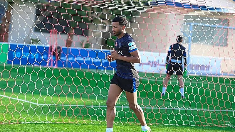 بالصور.. الهلال يعاود تدريباته بدون هتان باهبري