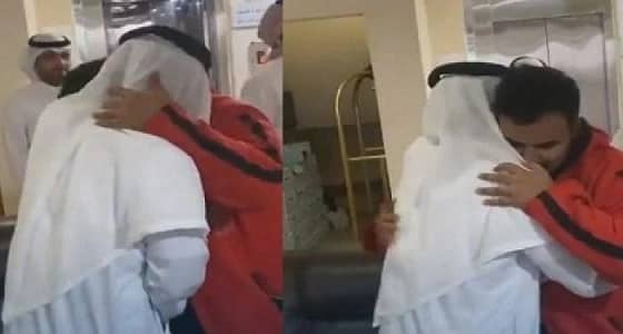 رد فعل والدة المخطوف نايف بعد رؤيته لأول مرة منذ 26 عاما