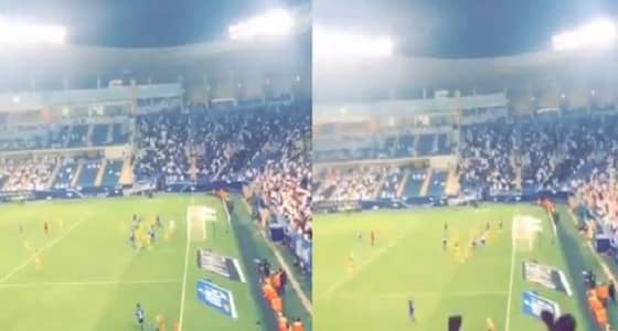 لقطة من المدرجات تثبت صحة هدف محمد كنو الملغي