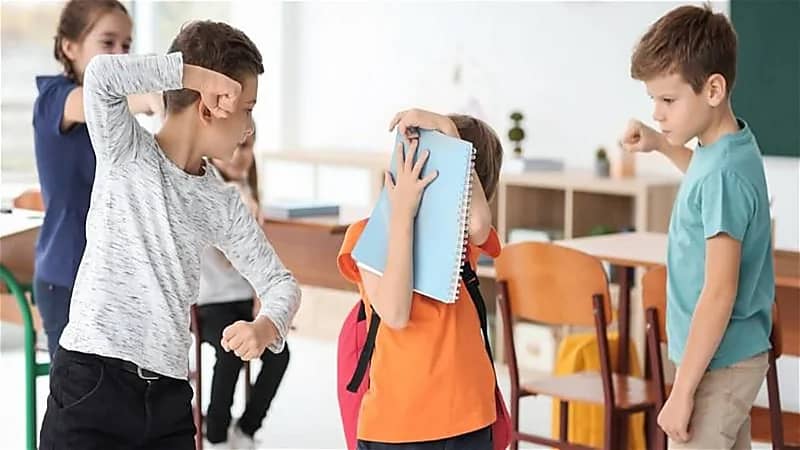 بالفيديو.. مستشار تربوي يطرح مقترحات لمحاربة التنمر في المدارس