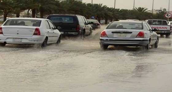 الأمطار تٌغرق شوارع المدينة المنورة