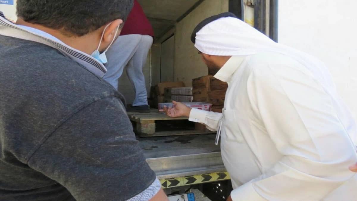 بالصور.. توقيف شاحنة محمّلة بدجاج وبطاطس فاسدة كانت في طريقها للتوزيع بالباحة