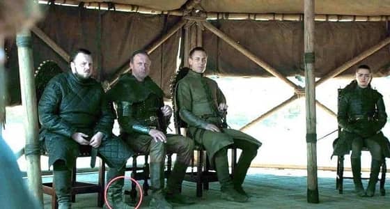 " قارورة مياة " .. خطأ جديد في مسلسل " صراع العروش "