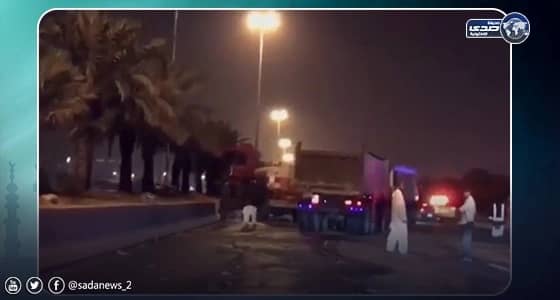 بالفيديو.. حادث مروع لإصطدام ثلاث شاحنات على دائري الرياض واحدة محملة بوقود