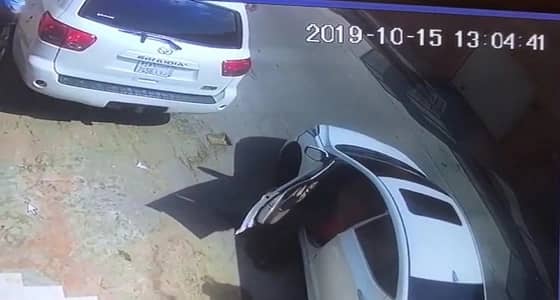 بالفيديو.. شرطة الرياض تطيح بعصابة تخصصت في سرقة المواطنين تحت تهديد السلاح