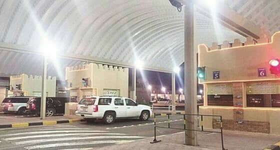 4 كويتين يستخدمون حيلة ذكية لتهريب سيارة رياضية من السعودية للكويت