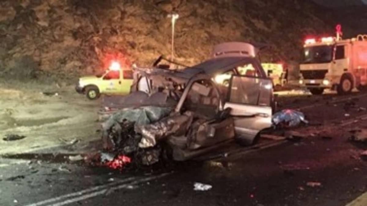 وقوع حادثين مروريين ووفاة شخص وإصابة 16 آخرين في عسير