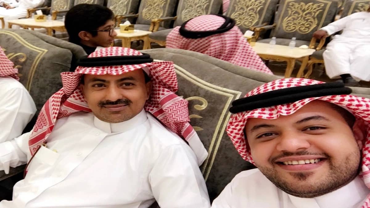 مواطن ينتهز " يوم الأب العالمي " للكشف عن علاقته بزوج والدته