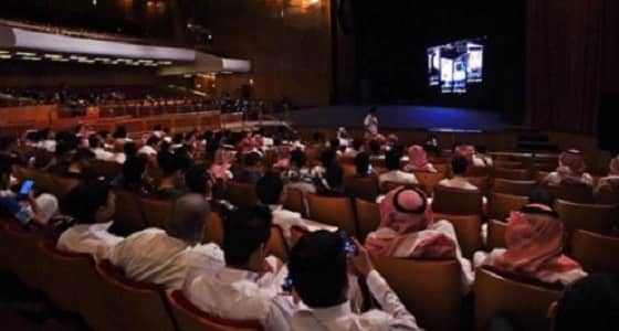 فرحة عارمة تسيطر على المواطنين بعد افتتاح السينما بالمملكة