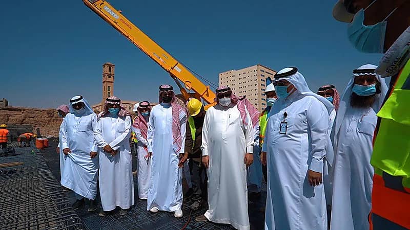 أمين تبوك ورئيس المجلس البلدي يقفان على الخدمات والمشاريع البلدية بمدينة تبوك