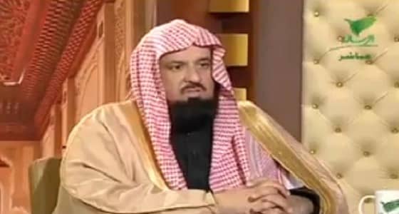 بالفيديو.. حكم غسل الملابس النجسه في الغسالة