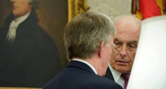 مشادة حادة بين اثنين من كبار مساعدي ترامب