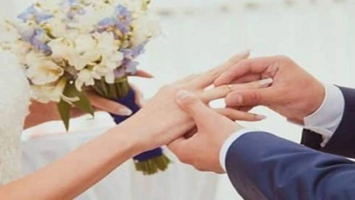 زوجة تضبط زوجها أثناء الإحتفال بزفافه من أخرى !