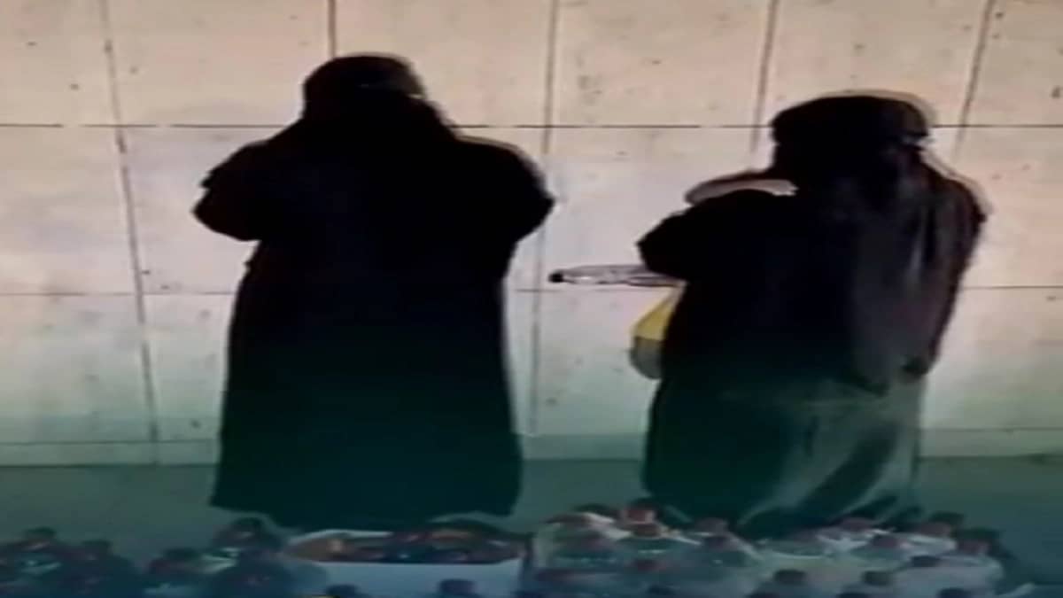 بالفيديو.. الإطاحة بامرأتين تروجان للخمور في الرياض