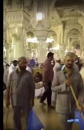 مواطن يوثق انتشار ظاهرة تسول عمال النظافة داخل الحرم المكي