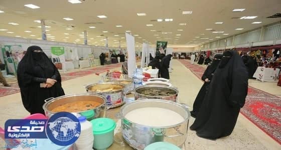 معرض الأسر المنتجة بعرعر يواصل فعالياته