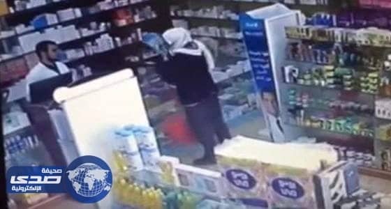 بالفيديو..سطو على صيدلية ومحل ملابس في نفس الشارع خلال اسبوع واحد بحائل